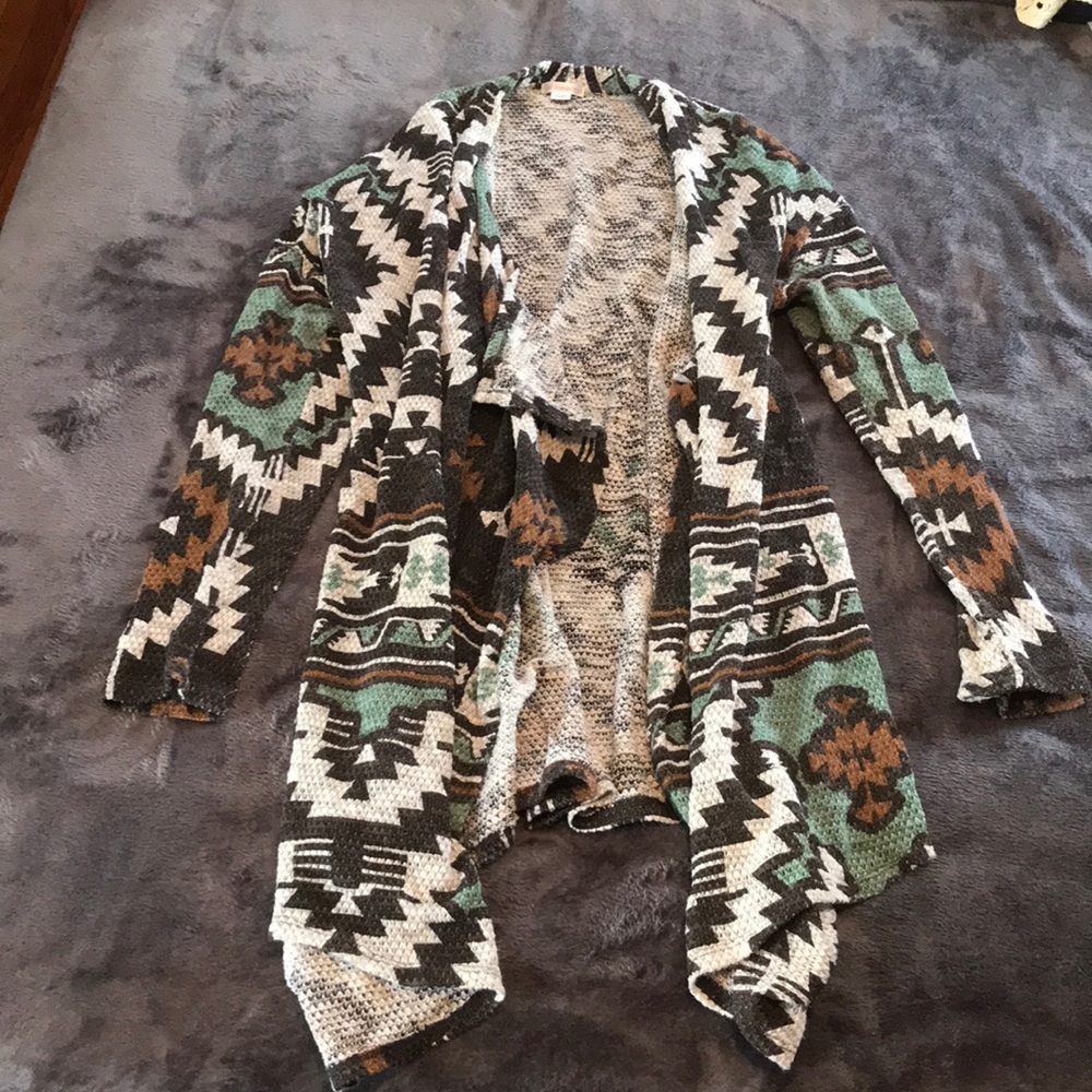 Aztec print light weight cardigan.